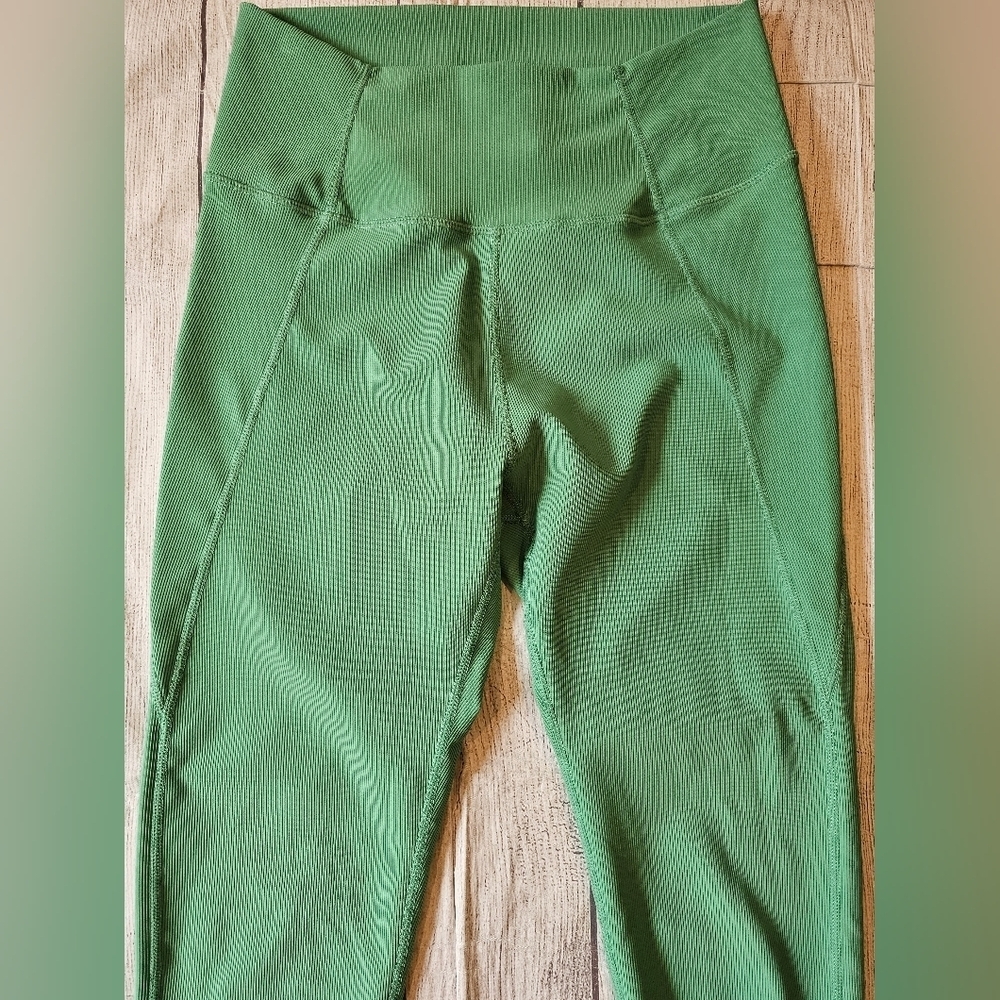 Wilo The Label Size Large Ribbed High Rise 7/8 Leggings Apple Green Activewear - Picture 3 of 9